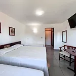 Suiite Com Ar Condicionado, Frigobar E Mesa Para Trabalho. Localizada No Hotel Porto Belo Park, Com Parque Aquatico
