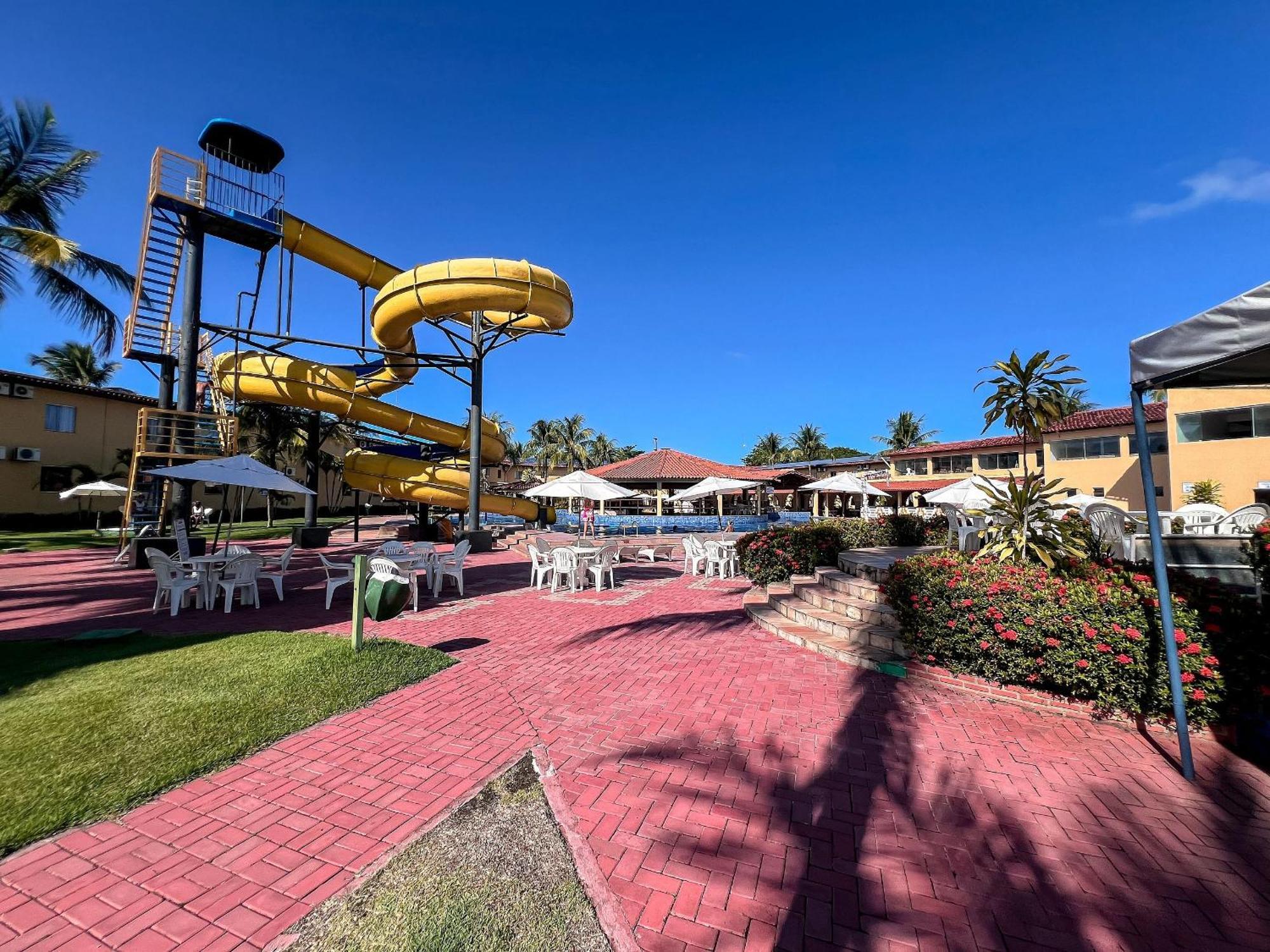 Casa de férias Suiite Com Ar Condicionado, Frigobar E Mesa Trabalho. Localizada No Porto Belo Park, Com Parque Aquatico *